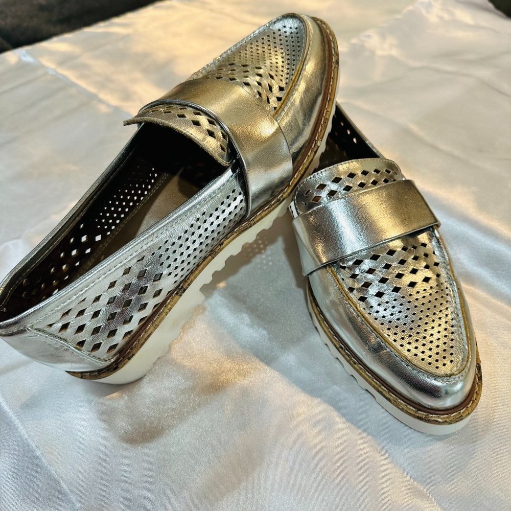 Crown Vintage Women’s Silver Loafers, size 7.5